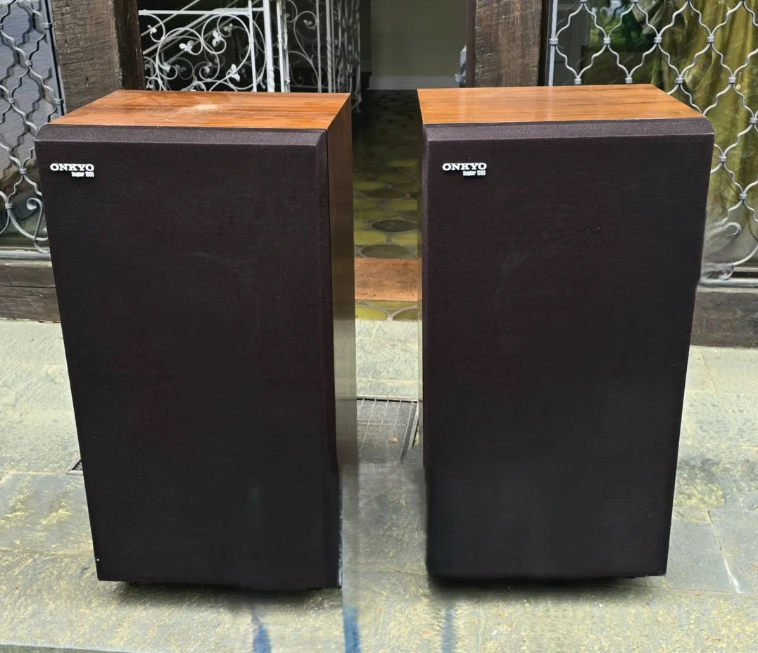 Onkyo Lautsprecherpaar vor der Restaurierung