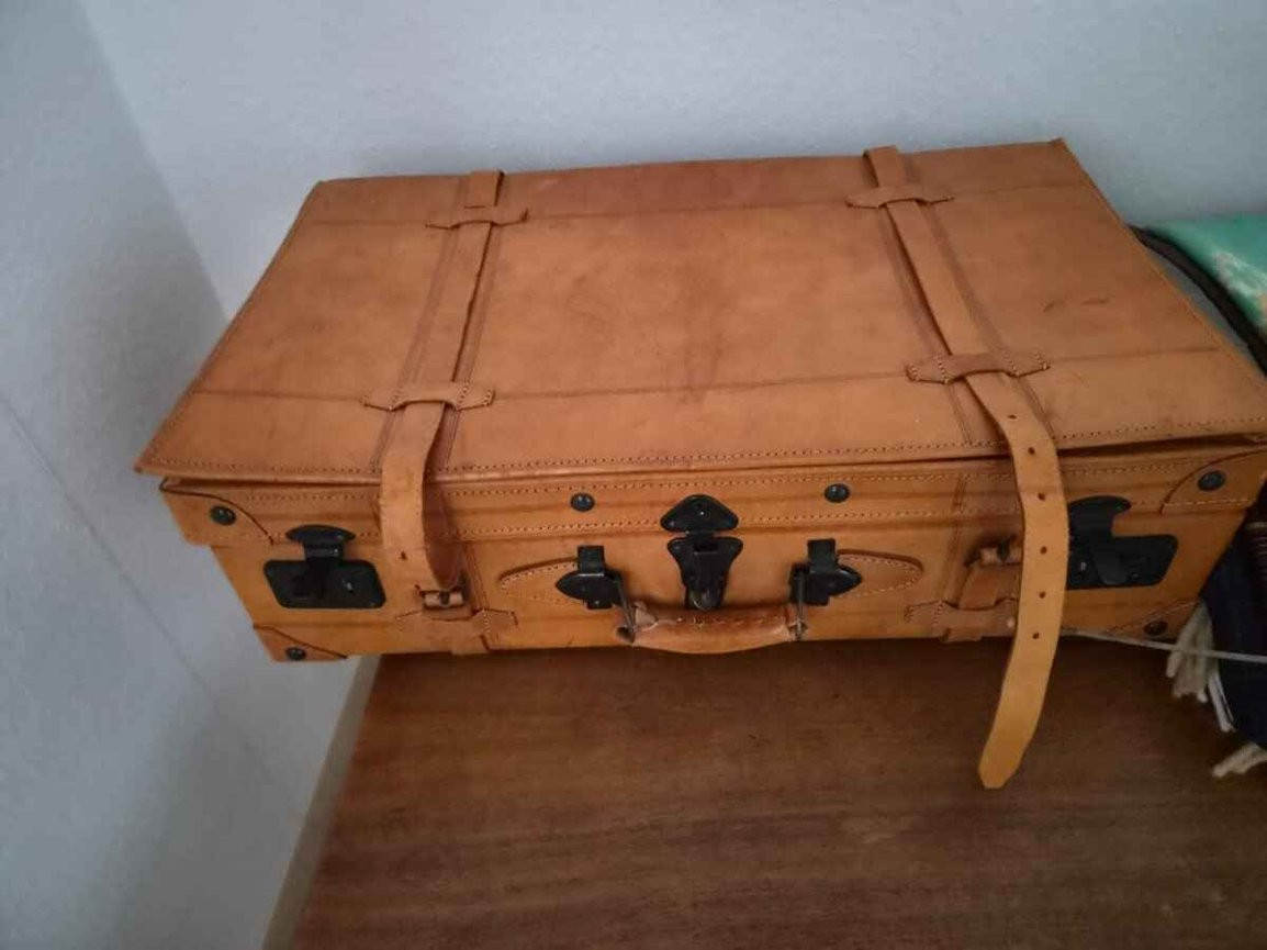 Heller Leder-Reisekoffer
