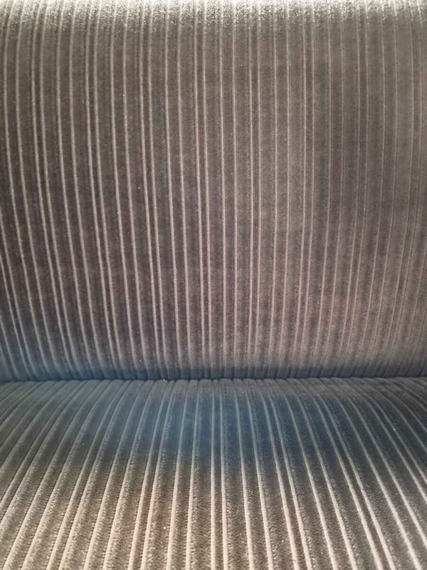 Couch Dreisitzer grau schlicht Vintage – Bild 2