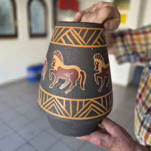 Vase mit Pferdemotiv Schwarz Gold