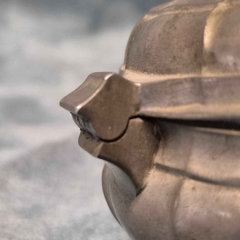 Kleine Zinndose mit Engelmotiv – Bild 2